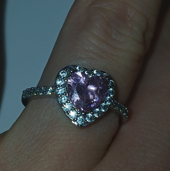 New 18k White Gold Plated Heart-Shaped Pink Ring With Parve Stones Size 6 - Picture 4 of 6